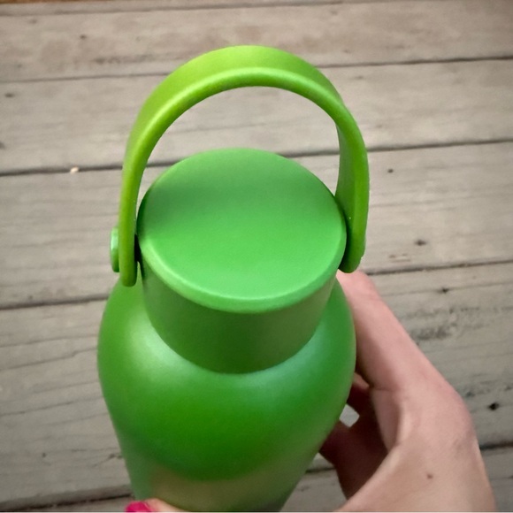 Kate Spade New York insulated stainless steel water bottle in green - Picture 7 of 11